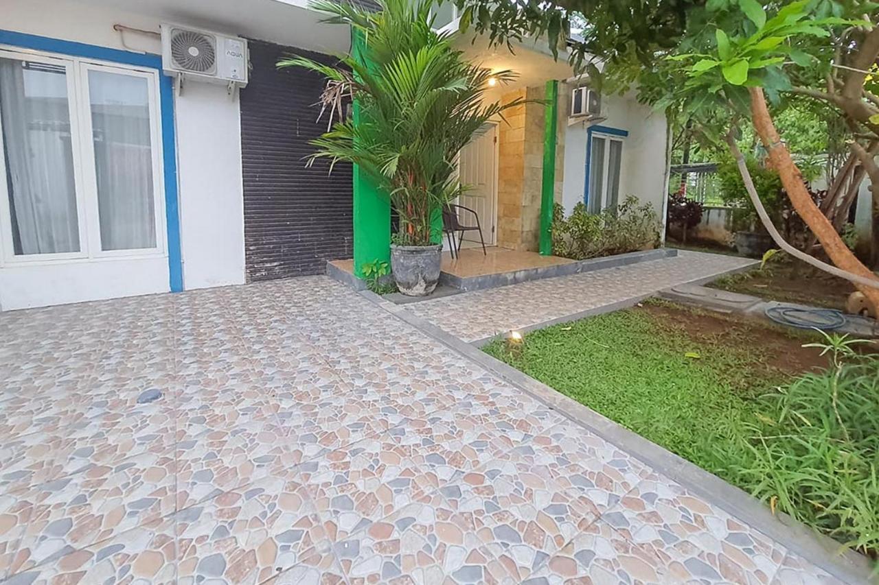 Syafa Homestay Syariah Mitra Reddoorz Tuban  المظهر الخارجي الصورة